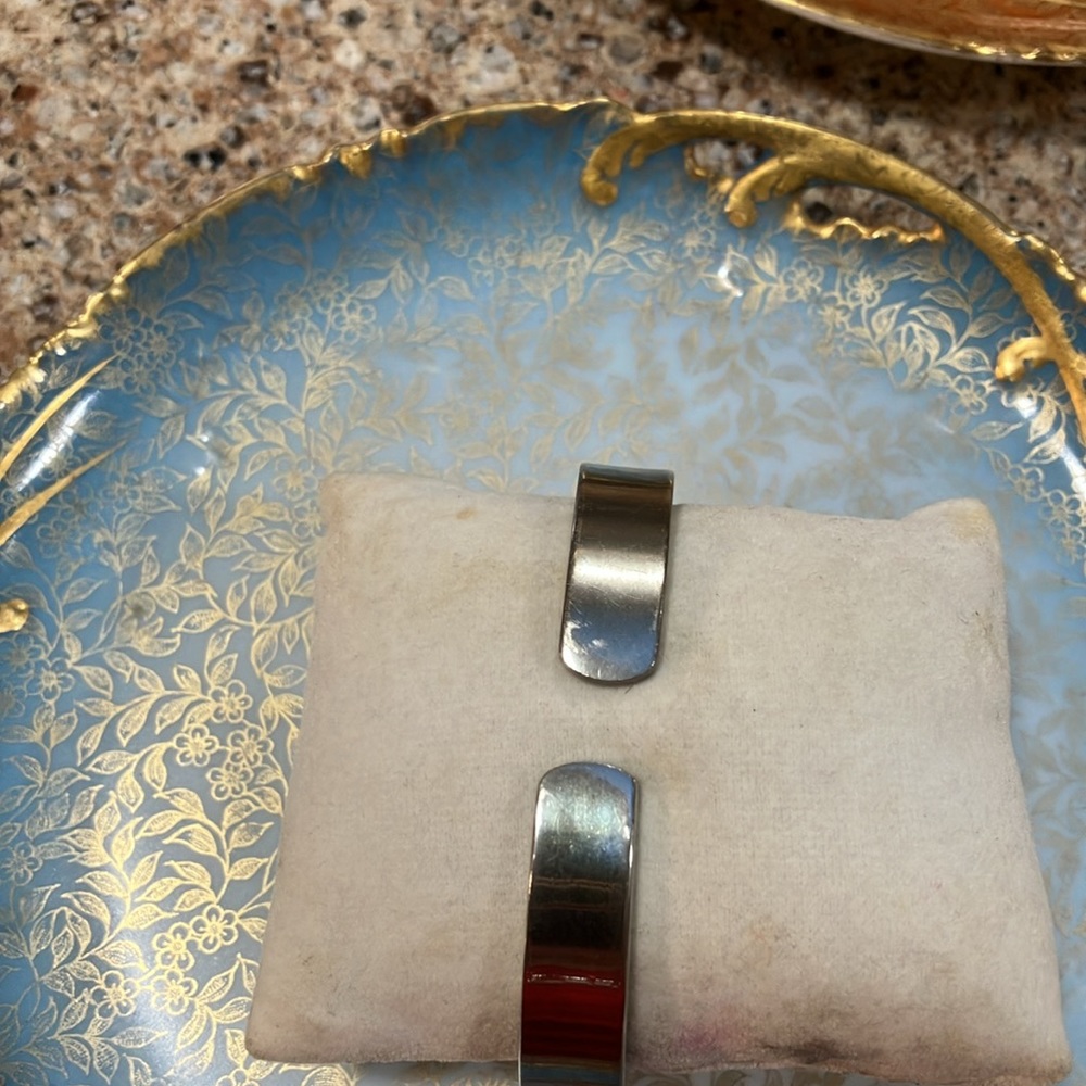 Silver tone bracelet watch - Picture 2 of 4